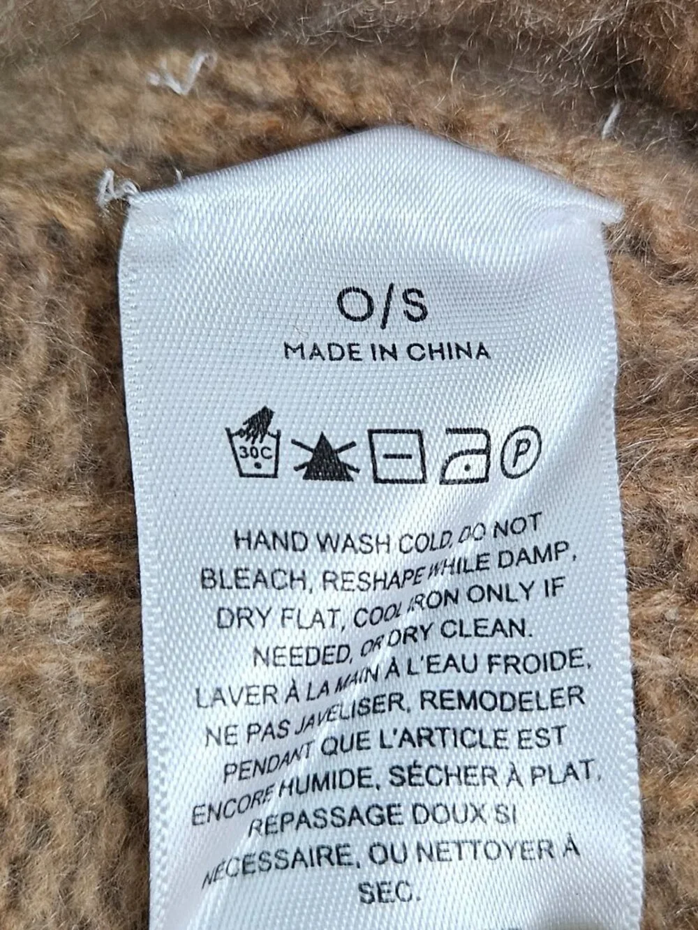 ARITZIA Babaton Faux Fur Pom Pom Liteluxe 100% Cashmere Beanie Tan